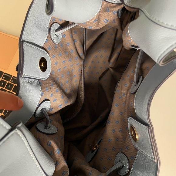 I bought this bag in Italy and only wore it once. it is extremely beautiful! - Picture 2 of 4